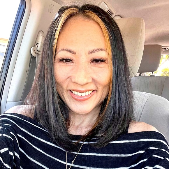 Next LIVE on MON 11/3 @ 6PM PST! All $3 LULULEMON every other MONDAY!🤘🏼💛🍋🩷🤙🏼 - Picture 10 of 12